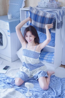 好看的冰丝美女图片